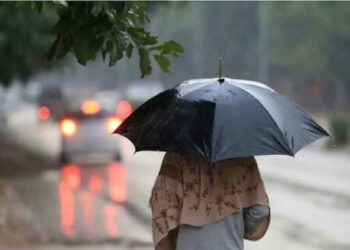 पश्चिमी विक्षोभ के चलते आगरा में बरसात, पढ़िए कैसा रहेगा 15 अक्टूबर तक मौसम का हाल