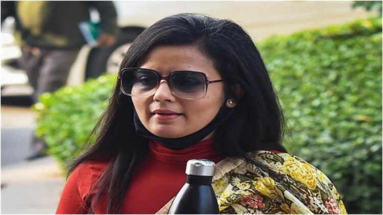 ‘PMO ने बंदूक रखकर साइन करवाए’, हीरानंदानी के हलफनामे को TMC सांसद महुआ मोइत्रा ने बताया फर्जी