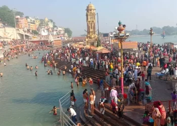 Somvati Amavasya: सोमवती अमावस्या स्नान पर्व आज, हरिद्वार में गंगा घाटों पर उमड़ी श्रद्धालुओं की भीड़;