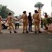 हाथापाई देख नीतीश कुमार ने भी मोड़ लिया अपना वाहन, विधानसभा के बाहर लड्डू खिलाने पर भिड़े RJD-BJP विधायक