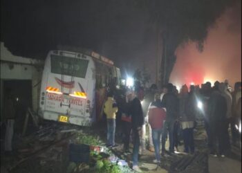 अयोध्या मार्ग पर भीषण सड़क हादसा, 3 लोगों की दर्दनाक मौत