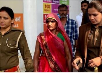 जौनपुर डीएम ऑफिस में दंपती डीजल छिड़कर किया आत्महत्या का प्रयास, मच गया मौके पर हड़कंप