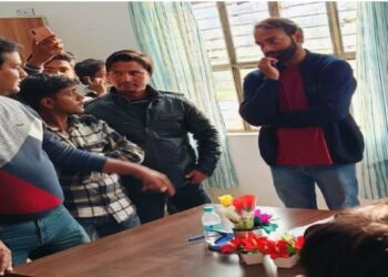 जय श्री राम लिखा तो बच्चे के मुंह पर लगाया इंक रिमूवर, शिक्षिका बर्खास्त