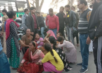 ग्रेटर नोएडा में डंपर ने मारी ई रिक्शा में जोरदार टक्कर, प्रेग्नेंट महिला सहित तीन की मौत