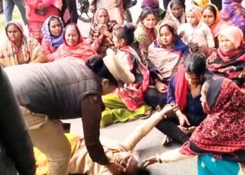 UP: एसपी ऑफिस में खुद को आग लगाने वाले दलित युवक की मौत, जमीन पर कब्जे का था मामला