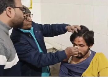 मेरे साथ बैठने की हैसियत नहीं… प्रधान ने BJP नेता को मंच से उतारा और की पिटाई