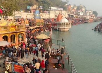 हरिद्वार में आस्था के आगे हारी ठंड, गंगा में डुबकी लगाने के लिए श्रद्धालुओं का उमड़ा सैलाब