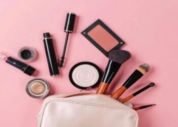 Makeup का सामान चोरी करती है सास, सज-धजकर घर में ही घूमती है और… बोली बहू