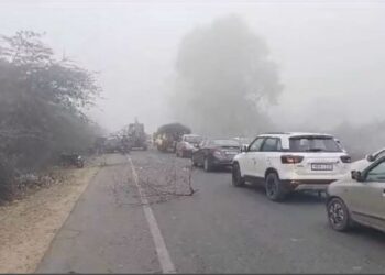 यमुना एक्सप्रेसवे पर कई गाड़ियों आपस में टकराई, सड़क हादसा में एक की मौत, 10 घायल