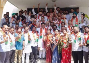 अशोक चव्हाण ने कांग्रेस को दिया एक और झटका, इतने पूर्व पार्षदों को बीजेपी में शामिल कराया
