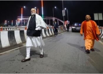 …जब वाराणसी में आधी रात निरीक्षण पर निकले PM मोदी, साथ में दिखे CM योगी