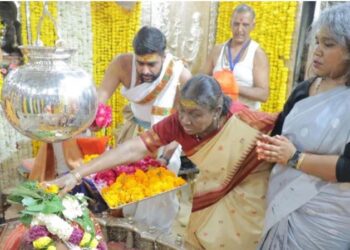 राष्ट्रपति द्रौपदी मुर्मू ने किए बाबा महाकाल के दर्शन, मंदिर परिसर में लगाई झाड़ू