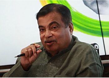 लोग कहते हैं मेरे बेटे-पत्नी को टिकट दो… नितिन गडकरी का राजनीति में परिवारवाद पर हमला