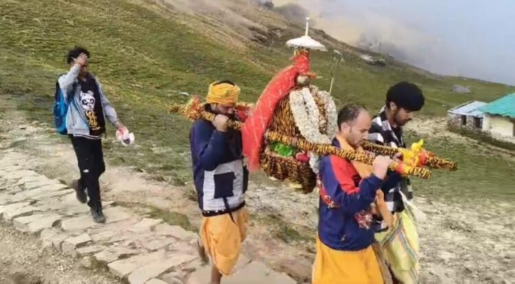 रुद्रनाथ मंदिर के कपाट शीतकाल के लिए बंद, अलौकिक अवसर के साक्षी बने लोग, अब यहां होंगे दर्शन