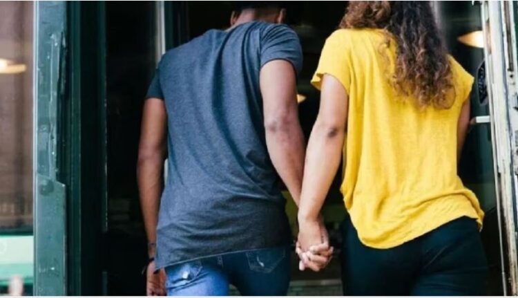 गर्लफ्रेंड को मोबाइल ऐप से करवा दी हजारों की शॉपिंग, नहीं कटा एक भी रुपया… ऐसे पकड़ी गई चालाकी