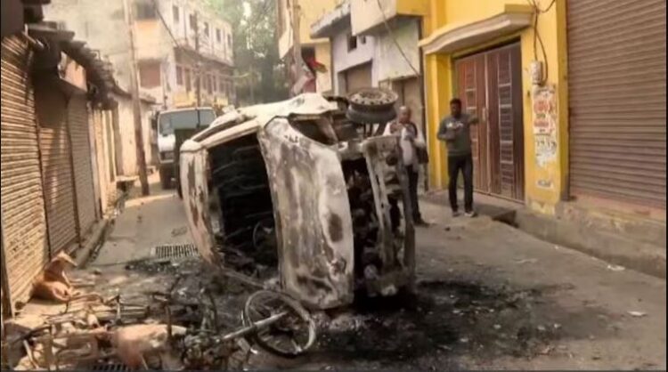 संभल में जामा मस्जिद के सर्वे पर बवाल, तीन की मौत के बाद इंटरनेट बंद; कमिश्नर ने कैसे संभाला मोर्चा?