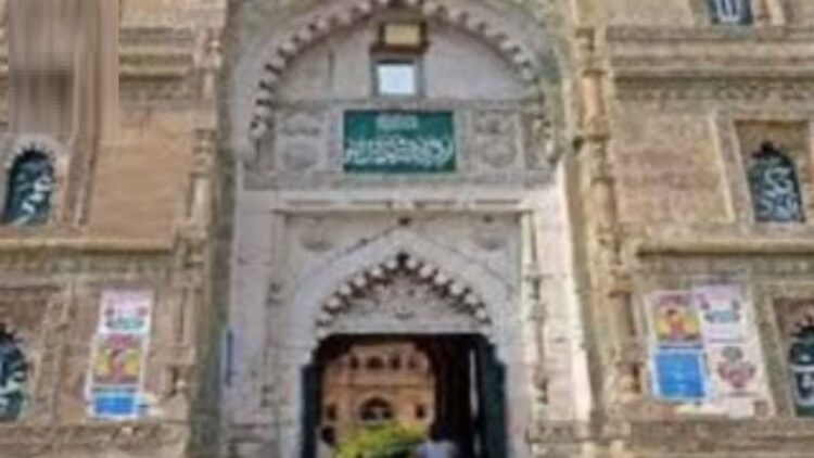 अटाला मस्जिद पर मंदिर होने के दावा, मुस्लिम पक्ष ने हाईकोर्ट में हिंदू पक्ष की याचिका को चुनौती