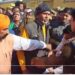 बिजनौर: ‘आत्मदाह कर लूंगा’, ट्रेन में खुद को लॉक कर युवक ने किया जमकर ड्रामा