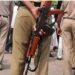 झांसी जेलर पर हमला करने वाले दो और बदमाश गिरफ्तार, एक पुलिस की गोली लगने से घायल