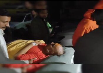 महाकुंभ में आ रहे आवाहन अखाड़े के महामंडलेश्वर अरुण गिरि का एक्सीडेंट, इनोवा और कार में हुई टक्कर; हालत गंभीर