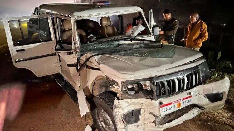 बाल-बाल बचे मंत्री नंद गोपाल गुप्ता… ट्रैक्टर ट्रॉली से टकराई काफिले की गाड़ी, दो जवान घायल