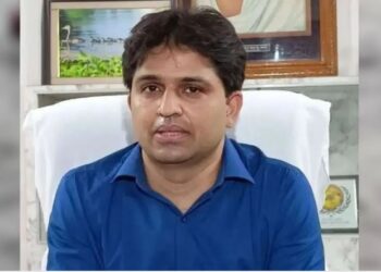 UP में 18 IAS अधिकारियों का प्रमोशन, महाकुंभ के DM विजय किरण आनंद बने सचिव