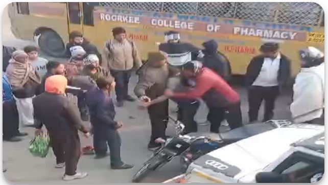 रुड़की में प्रतिबंधित मांस के शक पर लोडर रोका, वाहन सवारों के साथ की मारपीट