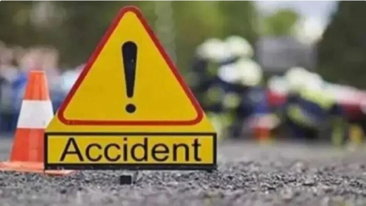भोजपुर से कुंभ स्नान को जा रहा था परिवार, वाराणसी सड़क हादसे में फौजी समेत चार की मौत