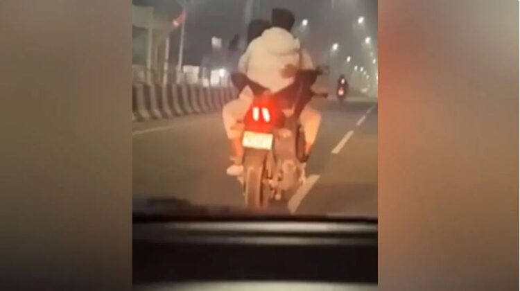 मुरादाबाद में युवती को गोद में बैठाकर बाइक चलाने का वीडियो वायरल, पुलिस ने कहा- एक्शन होगा