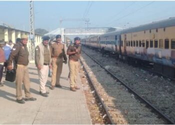 थक गया हूं, अब नहीं चलाऊंगा… कुंभ मेला ट्रेन को छोड़कर चला गया ड्राइवर, जानें फिर क्या हुआ?