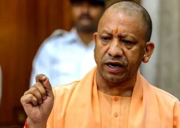 महाकुंभ मेले में अव्यवस्था पर मुख्यमंत्री योगी को आया गुस्सा, लगाई अधिकारियों को फटकार