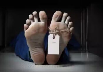 15 फीट ऊपर पेड़ पर मिला छात्रा का शव, आंख पर थे गहरे जख्म; हत्या कर लटकाया गया!