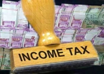गजब! जूस वाले के बाद अब ताला कारीगर को 11 करोड़ के Income Tax की नोटिस, महीने की कमाई 15 हजार