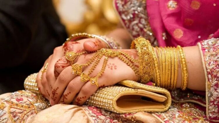 वरमाला के समय दूल्हे ने कह दी ऐसी बात, दुल्हन ने पकड़ लिया माथा; रस्में रुकवाकर लौटा दी बरात