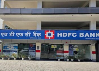 HDFC बैंक ने कस्टमर्स को दिया झटका, अब प्राइवेट बैंक देगा कम ब्‍याज