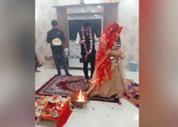 बहू ने सास को छोड़ा अकेला, अधिकारी से कर ली शादी; पति की मौत के बाद मिली थी नौकरी