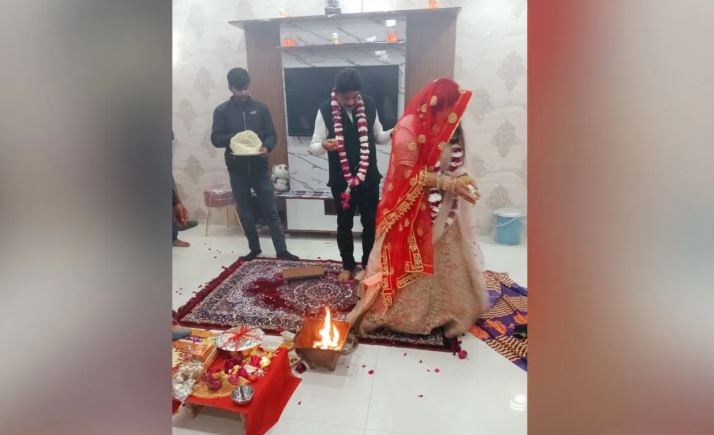 बहू ने सास को छोड़ा अकेला, अधिकारी से कर ली शादी; पति की मौत के बाद मिली थी नौकरी