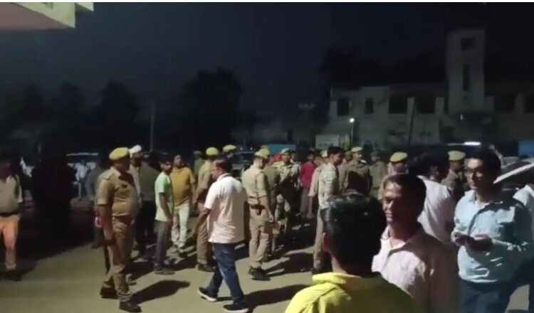 देवरिया में टिन शेड डालने के दौरान फैला करंट, फौजी समेत 3 की मौत