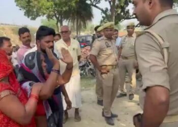 हथौड़े से कूचकर पिता और दो बेटों को उतारा मौत के घाट, CCTV का DVR भी उखाड़ ले गए बदमाश