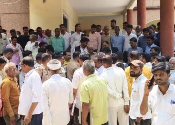 बस्ती में SDM से हाथापाई, वकीलों पर थप्पड़ मारने का आरोप; पुलिस ने दर्ज की FIR