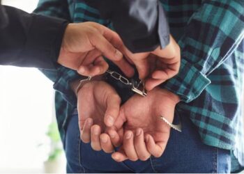उत्तराखंड पुलिस ने फेमस बॉलीवुड डायरेक्टर को किया गिरफ्तार, जानिये क्या है मामला